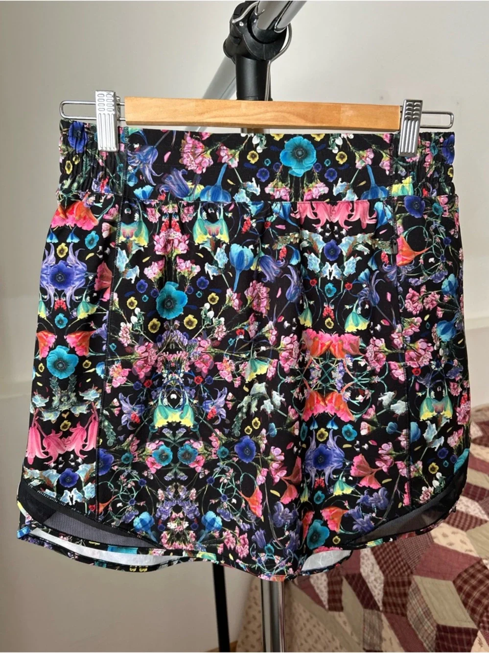 Lululemon Hotty Hot High Rise Skirt 6